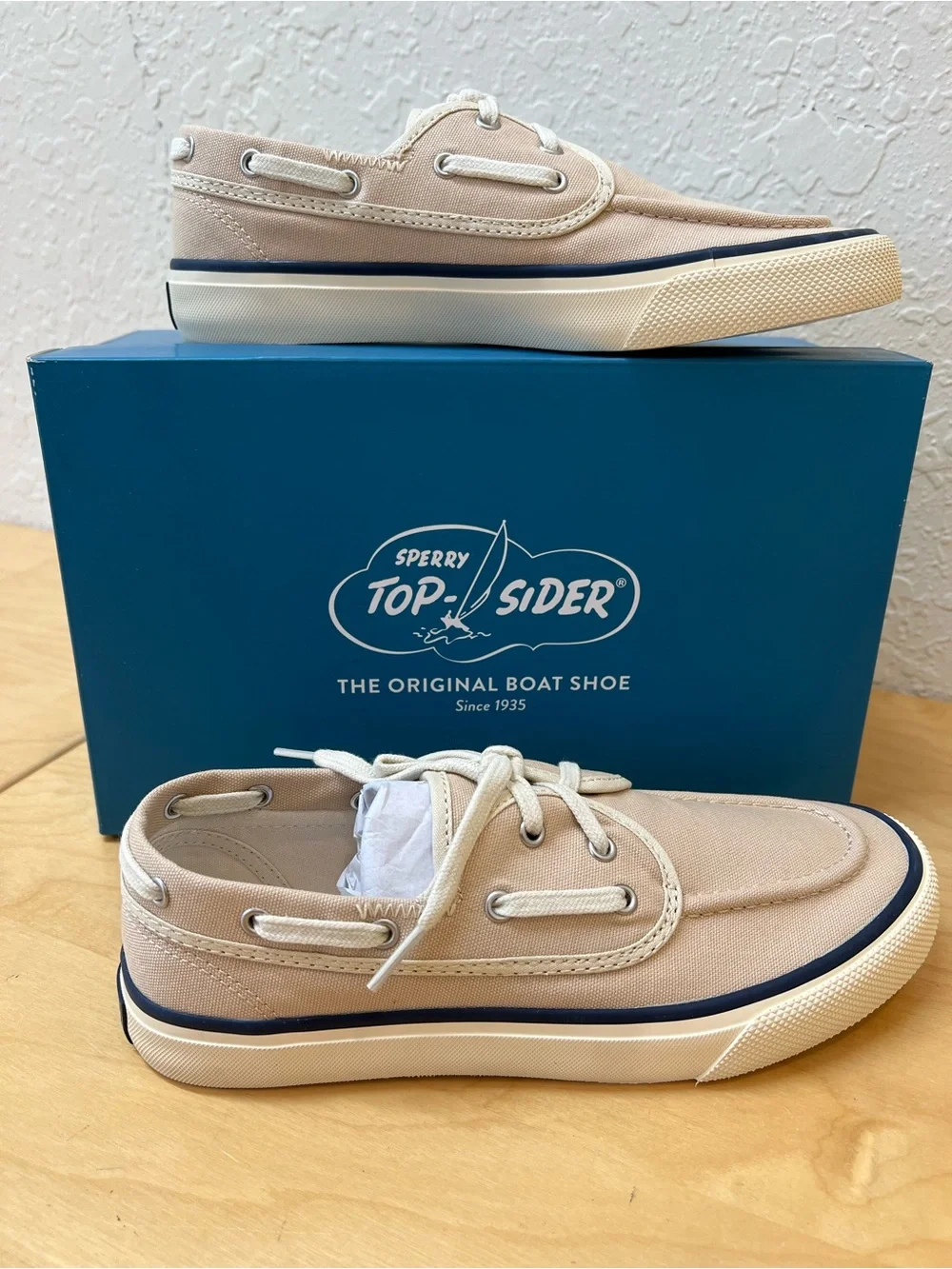 Sperry top slider Boat Shoes light beige with Navy Trim size 7
